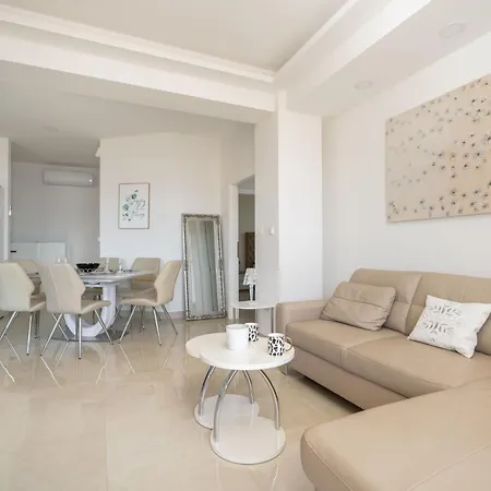 Stylisches Haus Fuer 8 Personenund 4 Casa vacanze *